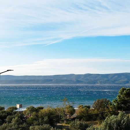 Ferienwohnung Am Sandstrand Omiš Esterno foto