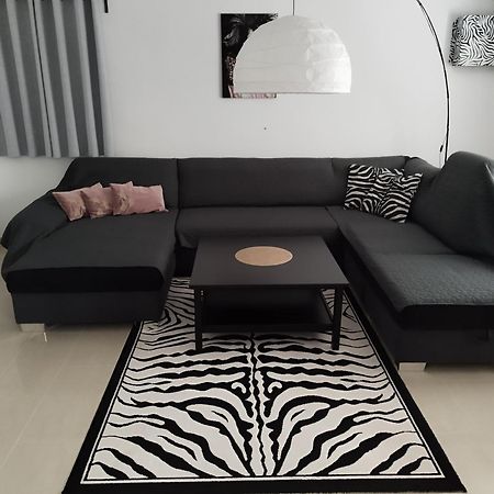 Ferienwohnung Am Sandstrand Omiš Esterno foto