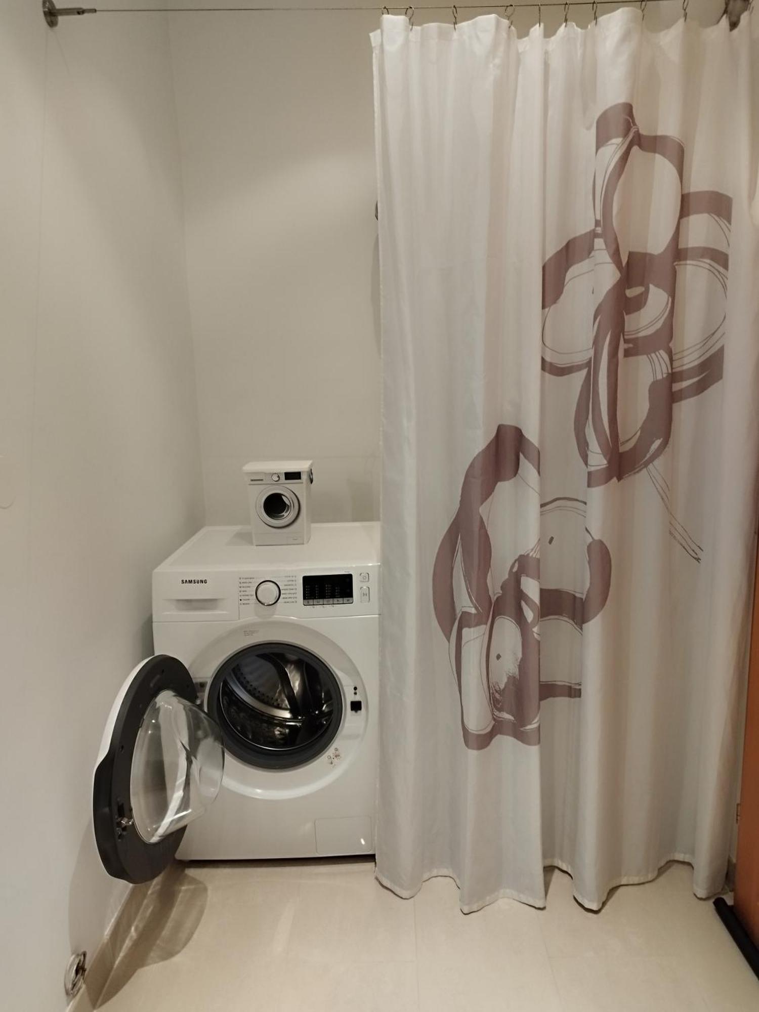 Ferienwohnung Am Sandstrand Omiš Esterno foto