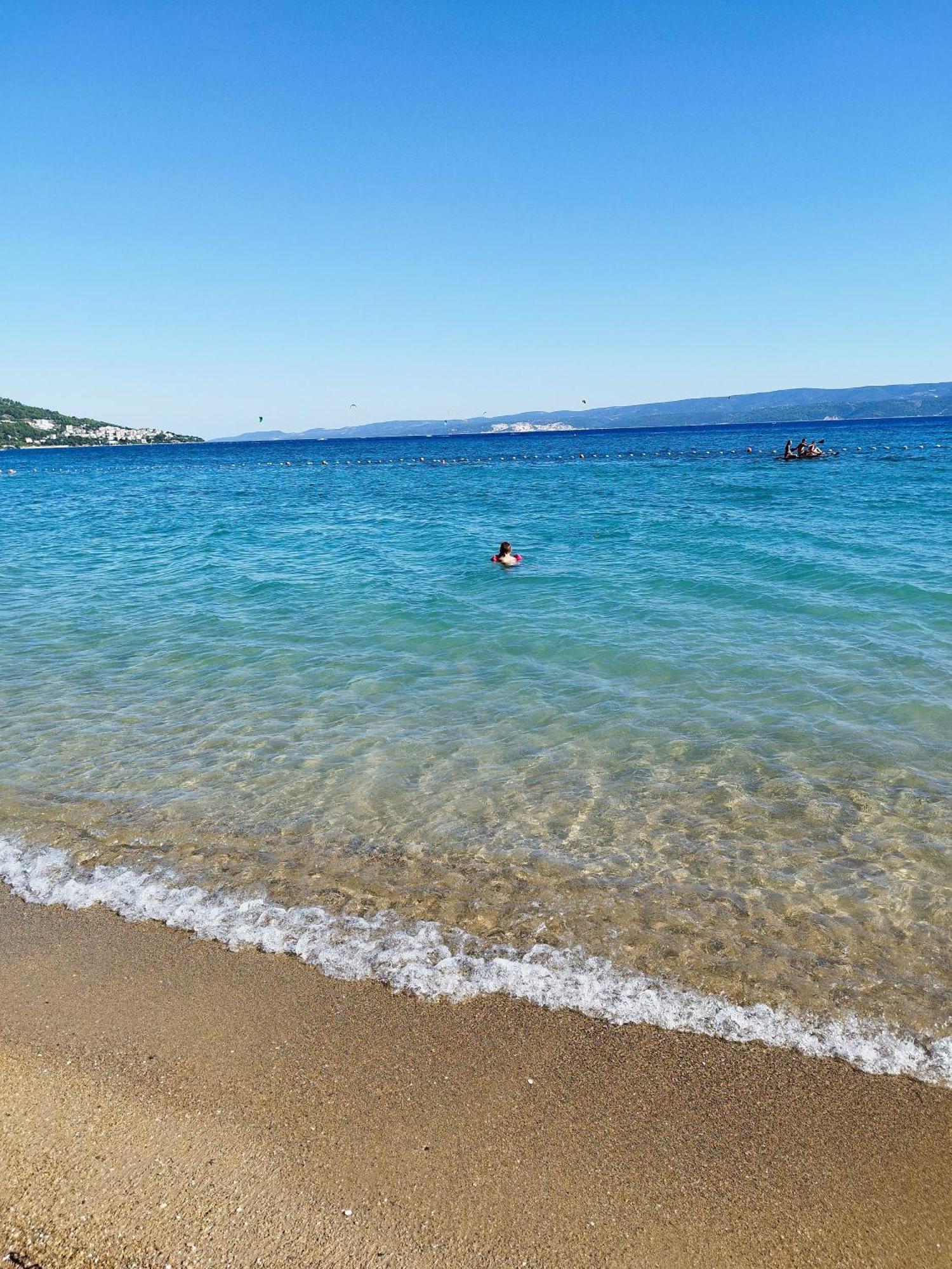 Ferienwohnung Am Sandstrand Omiš Esterno foto