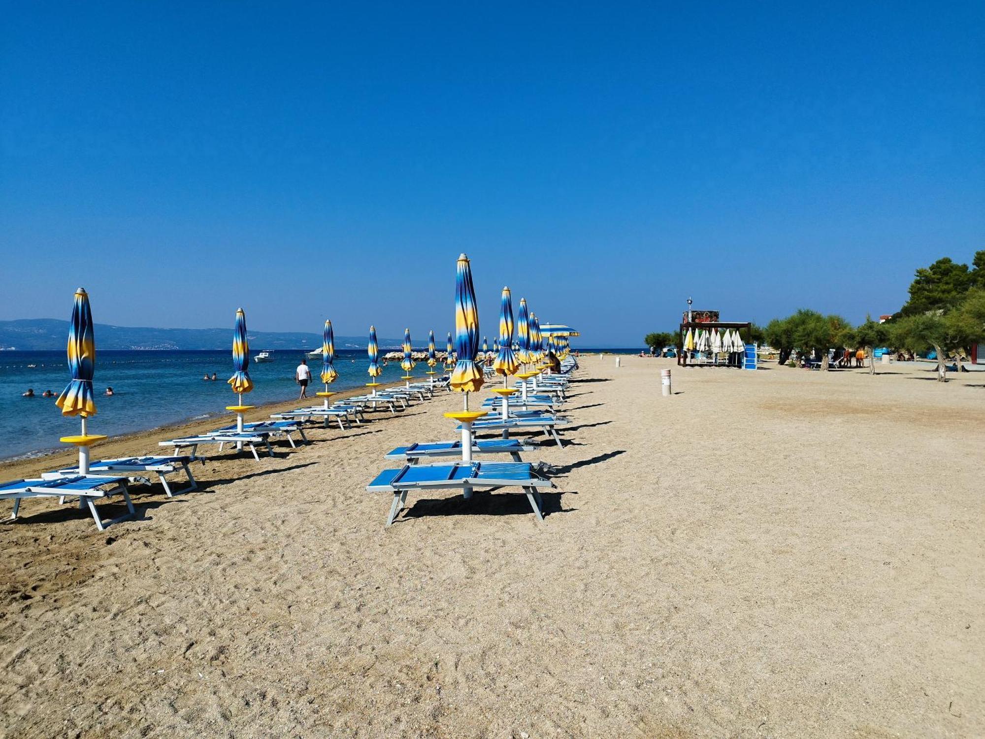 Ferienwohnung Am Sandstrand Omiš Esterno foto