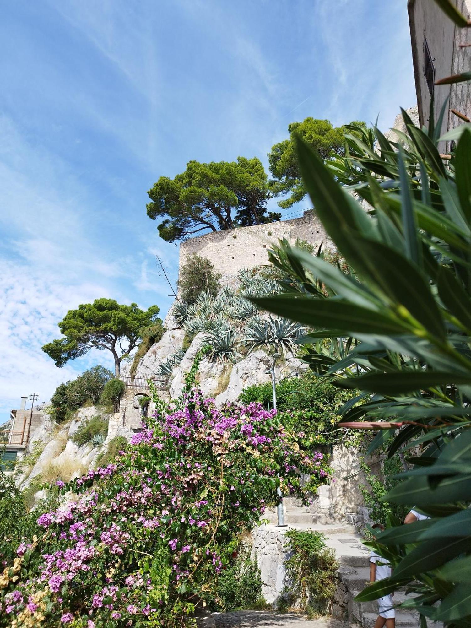 Ferienwohnung Am Sandstrand Omiš Esterno foto
