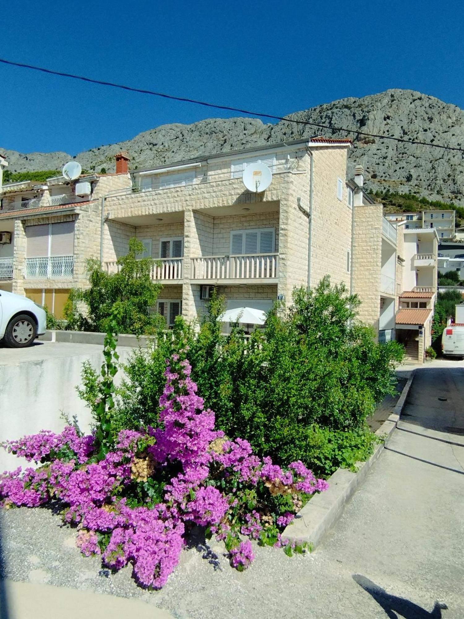 Ferienwohnung Am Sandstrand Omiš Esterno foto
