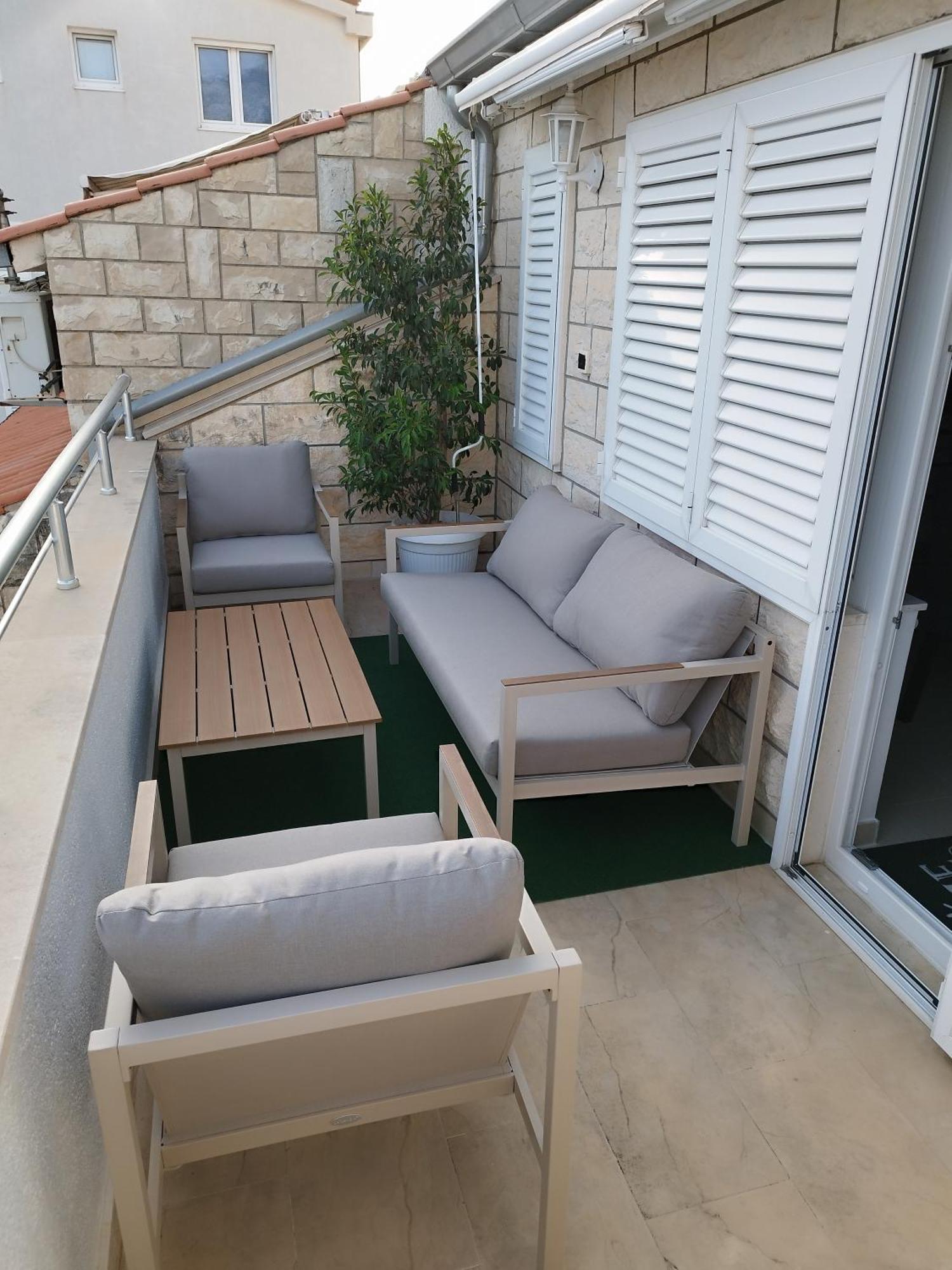 Ferienwohnung Am Sandstrand Omiš Esterno foto