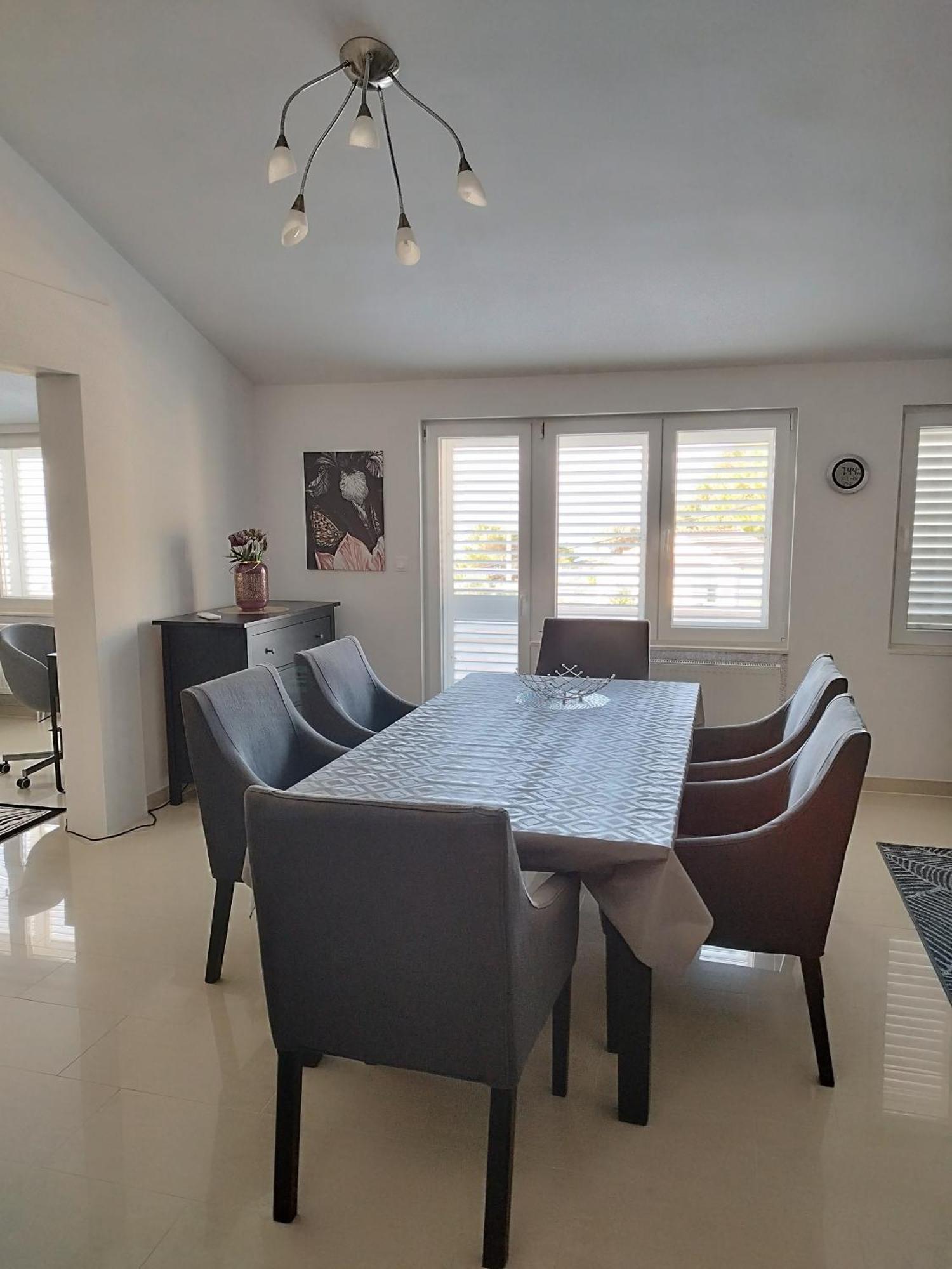 Ferienwohnung Am Sandstrand Omiš Esterno foto